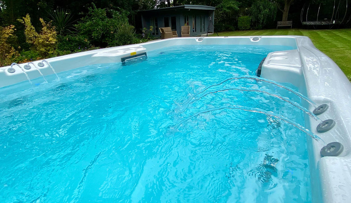 Lifestyle: Wellis Amazonas W-Flow Swim Spa in Benutzung, Motiv 7