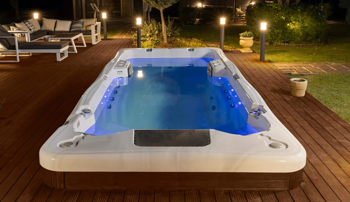 Lifestyle: Wellis Amazonas W-Flow Swim Spa in Benutzung, Motiv 3