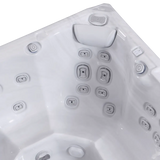 Lifestyle: Wellis Atlas Life Essential Whirlpool in Benutzung, Motiv 4