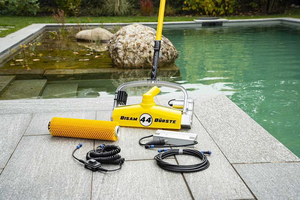 Bisam Bürste 44 Netzteil-Variante am Teich