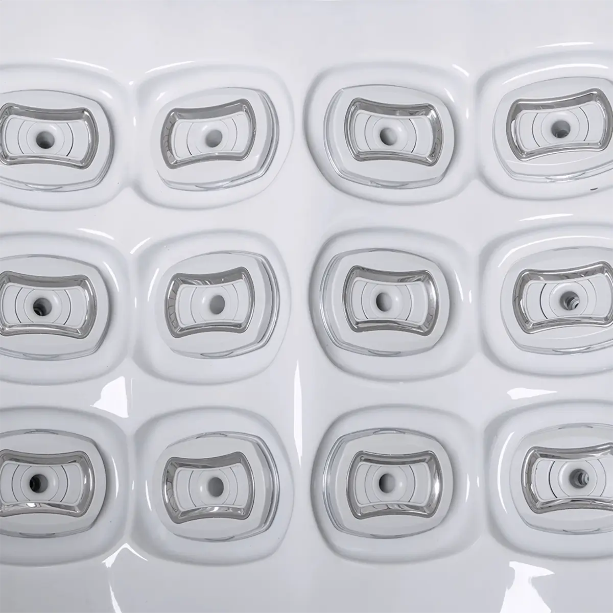 Lifestyle: Wellis Everest Life Whirlpool in Benutzung, Motiv 3