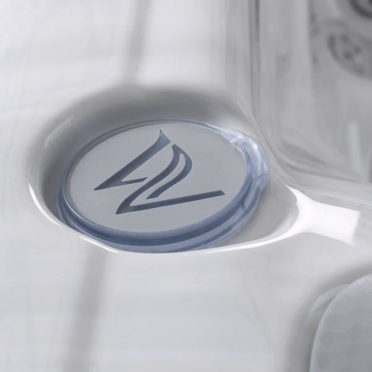 Lifestyle: Wellis Everest Life Whirlpool in Benutzung, Motiv 6