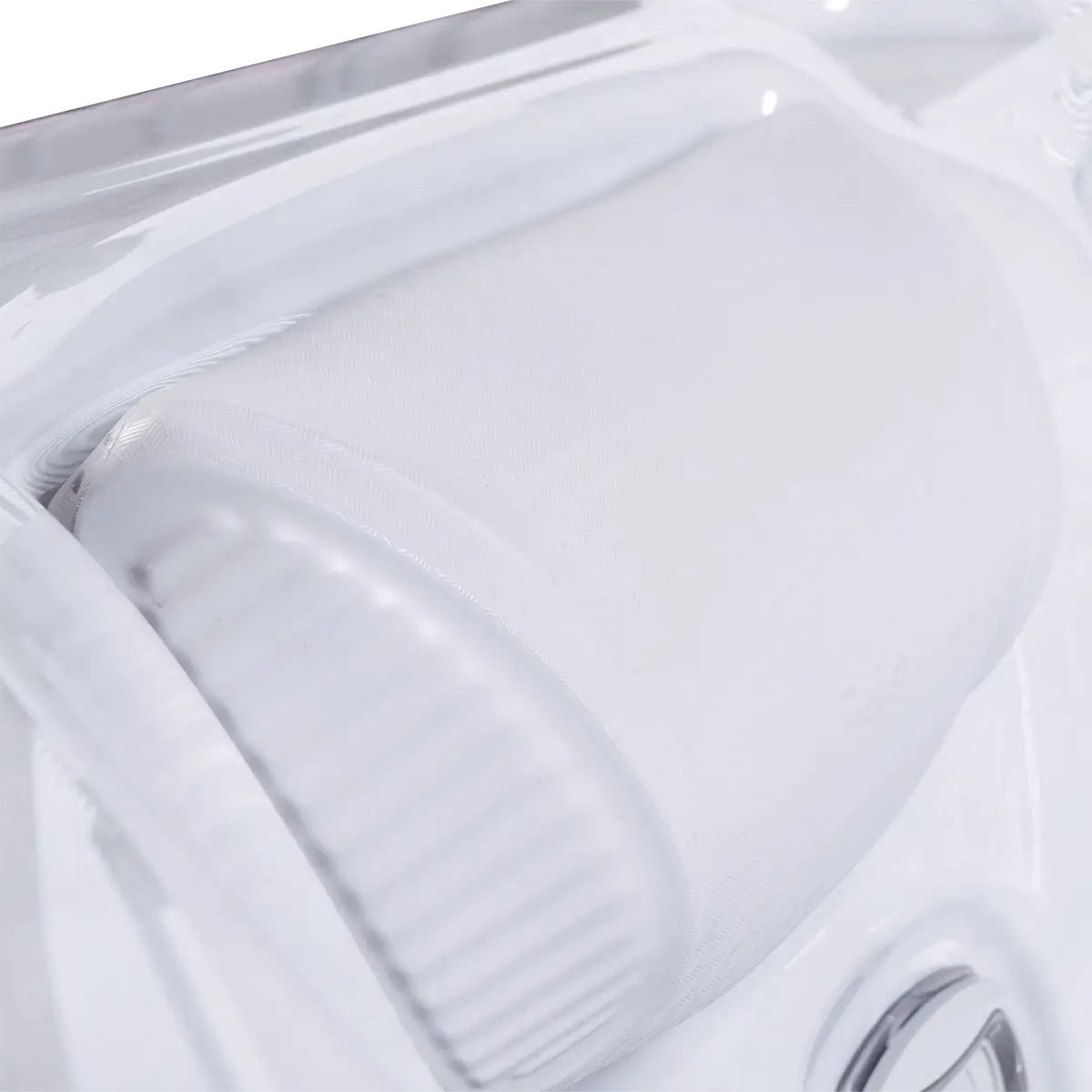 Lifestyle: Wellis Everest Life Whirlpool in Benutzung, Motiv 7
