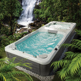 Lifestyle: Wellis Rio Grande W-Flow Swim Spa in Benutzung, Motiv 4