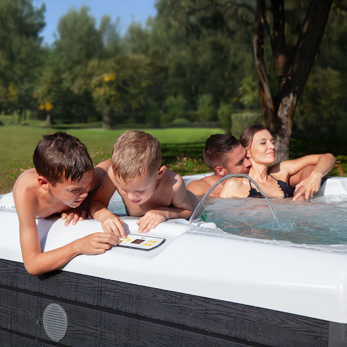 Lifestyle: Wellis Lima Life Whirlpool in Benutzung, Motiv 5