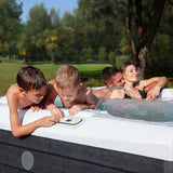 Lifestyle: Wellis Lima Life Whirlpool in Benutzung, Motiv 5