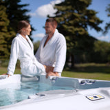 Lifestyle: Wellis Lima Life Whirlpool in Benutzung, Motiv 6