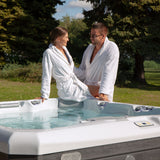 Lifestyle: Wellis Lima Life Whirlpool in Benutzung, Motiv 7