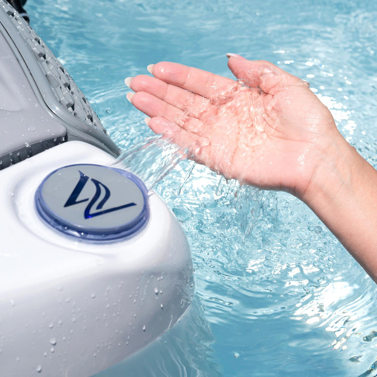 Lifestyle: Wellis Lugano Life Whirlpool in Benutzung, Motiv 3