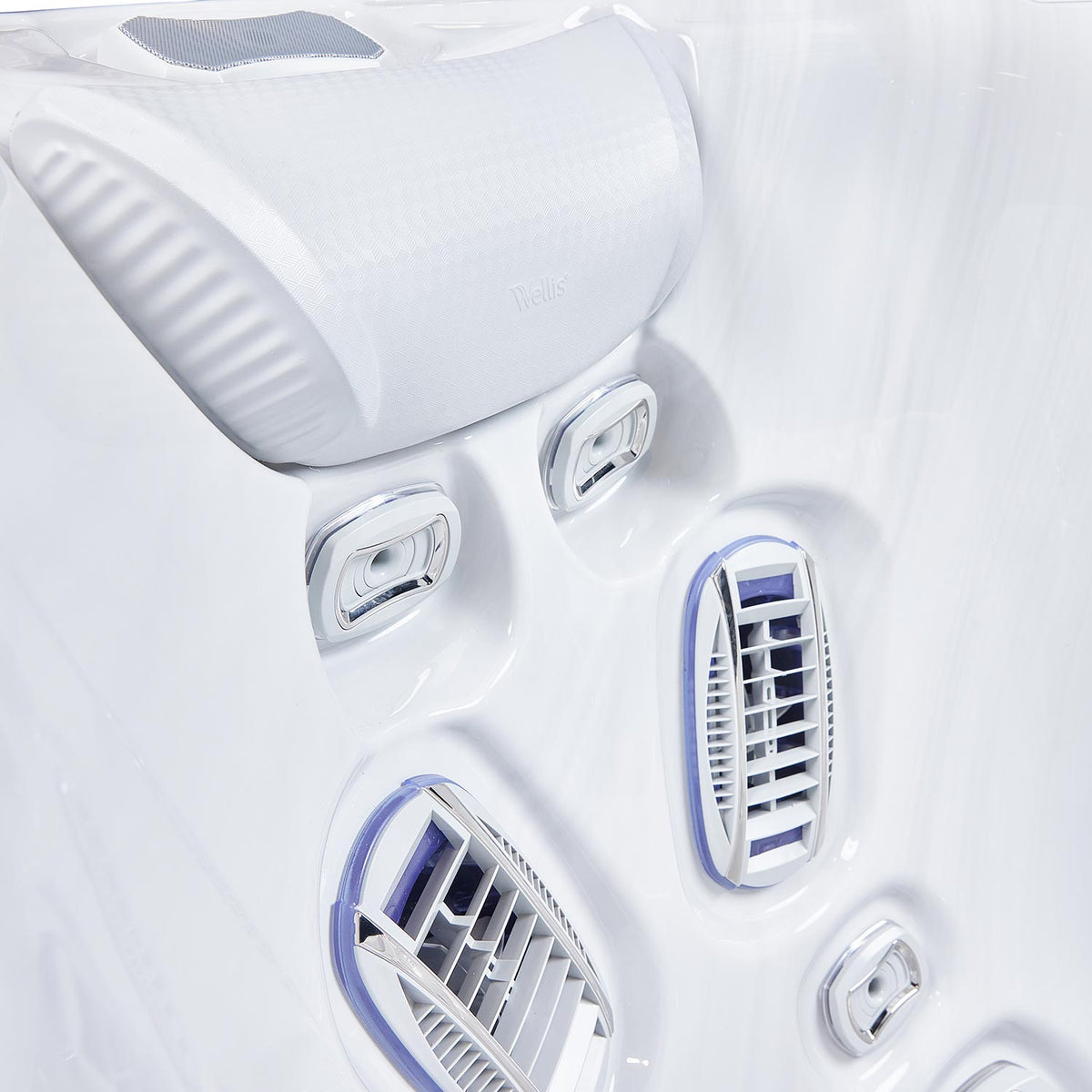Lifestyle: Wellis Atlas Life Essential Whirlpool in Benutzung, Motiv 2