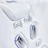 Lifestyle: Wellis Atlas Life Essential Whirlpool in Benutzung, Motiv 2
