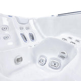 Lifestyle: Wellis Atlas Life Essential Whirlpool in Benutzung, Motiv 3