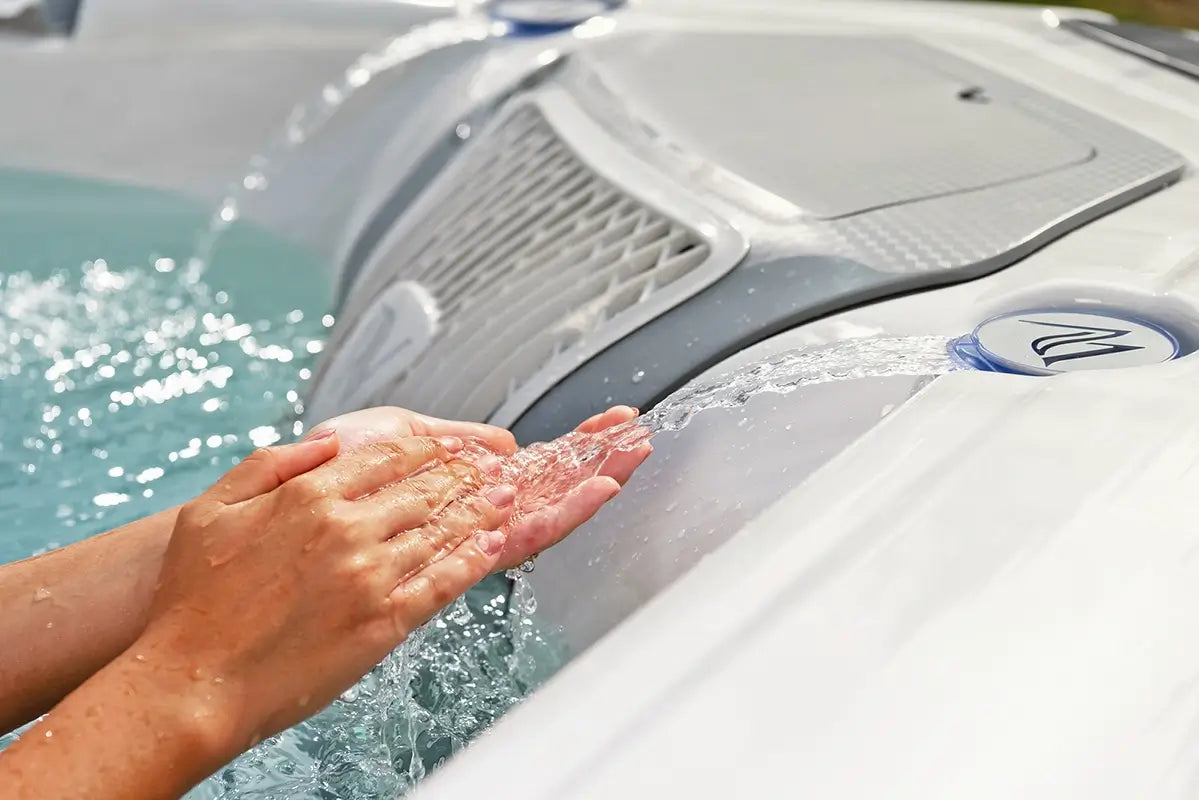 Lifestyle: Wellis Everest Life Essential Whirlpool in Benutzung, Motiv 2