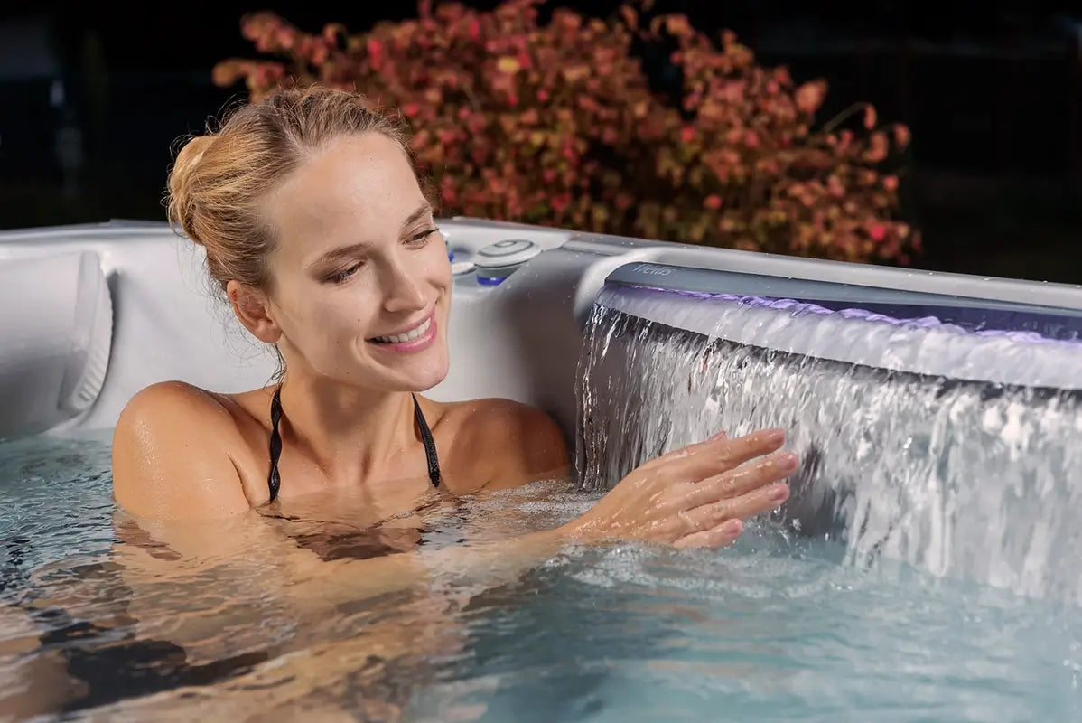 Lifestyle: Wellis Kilimanjaro Life Whirlpool in Benutzung, Motiv 2