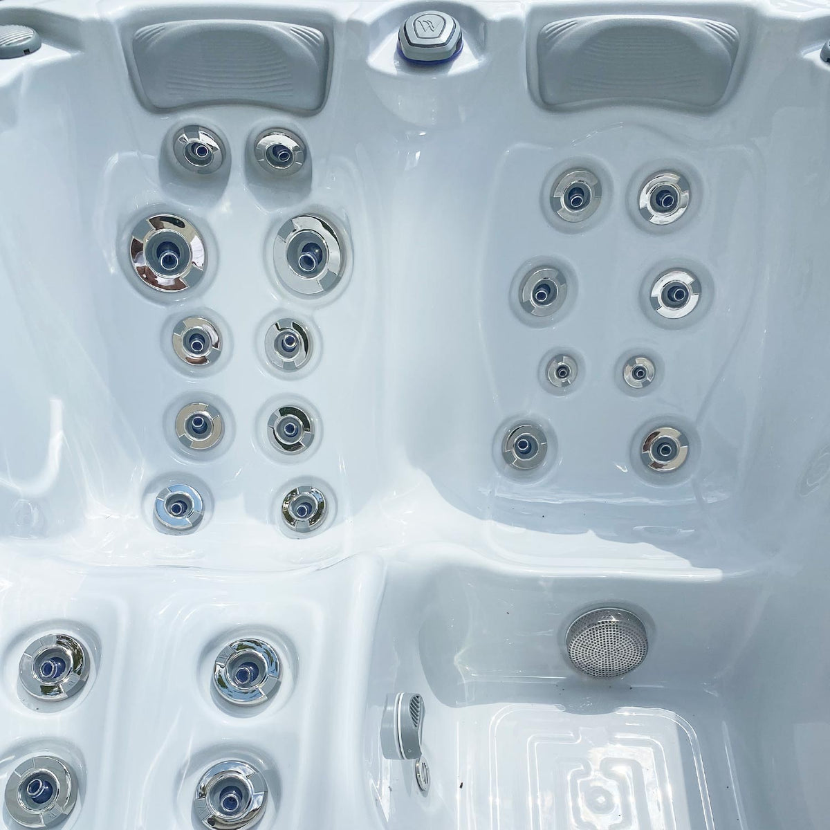 Lifestyle: Wellis Manhattan Life Whirlpool in Benutzung, Motiv 3
