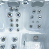 Lifestyle: Wellis Manhattan Life Whirlpool in Benutzung, Motiv 3