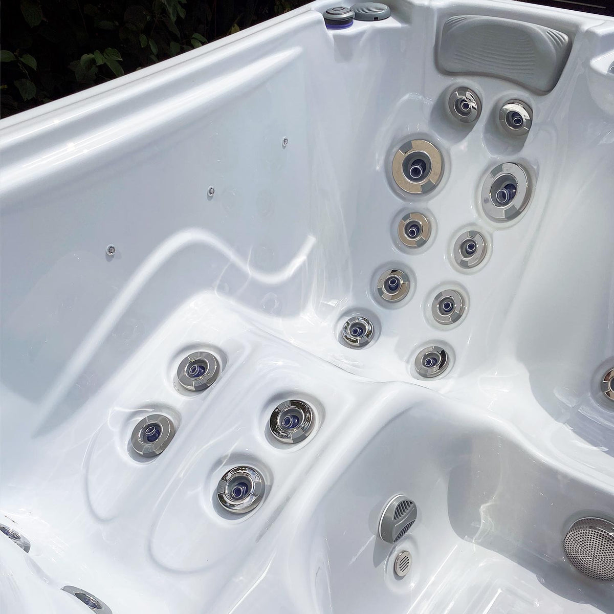 Lifestyle: Wellis Manhattan Life Whirlpool in Benutzung, Motiv 4