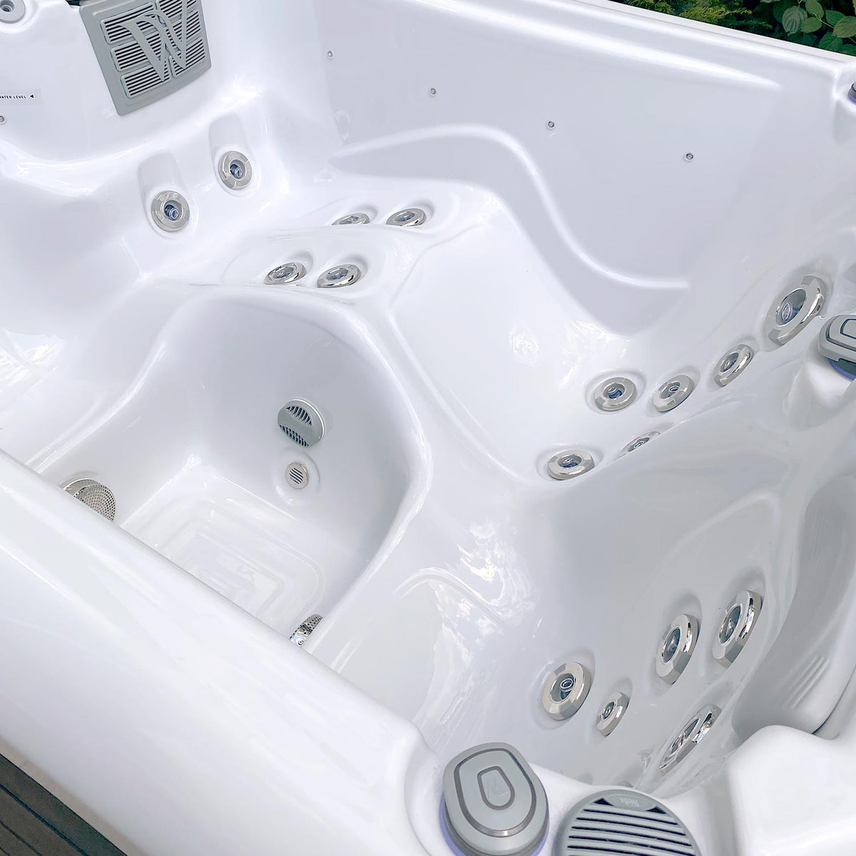 Lifestyle: Wellis Manhattan Life Whirlpool in Benutzung, Motiv 5