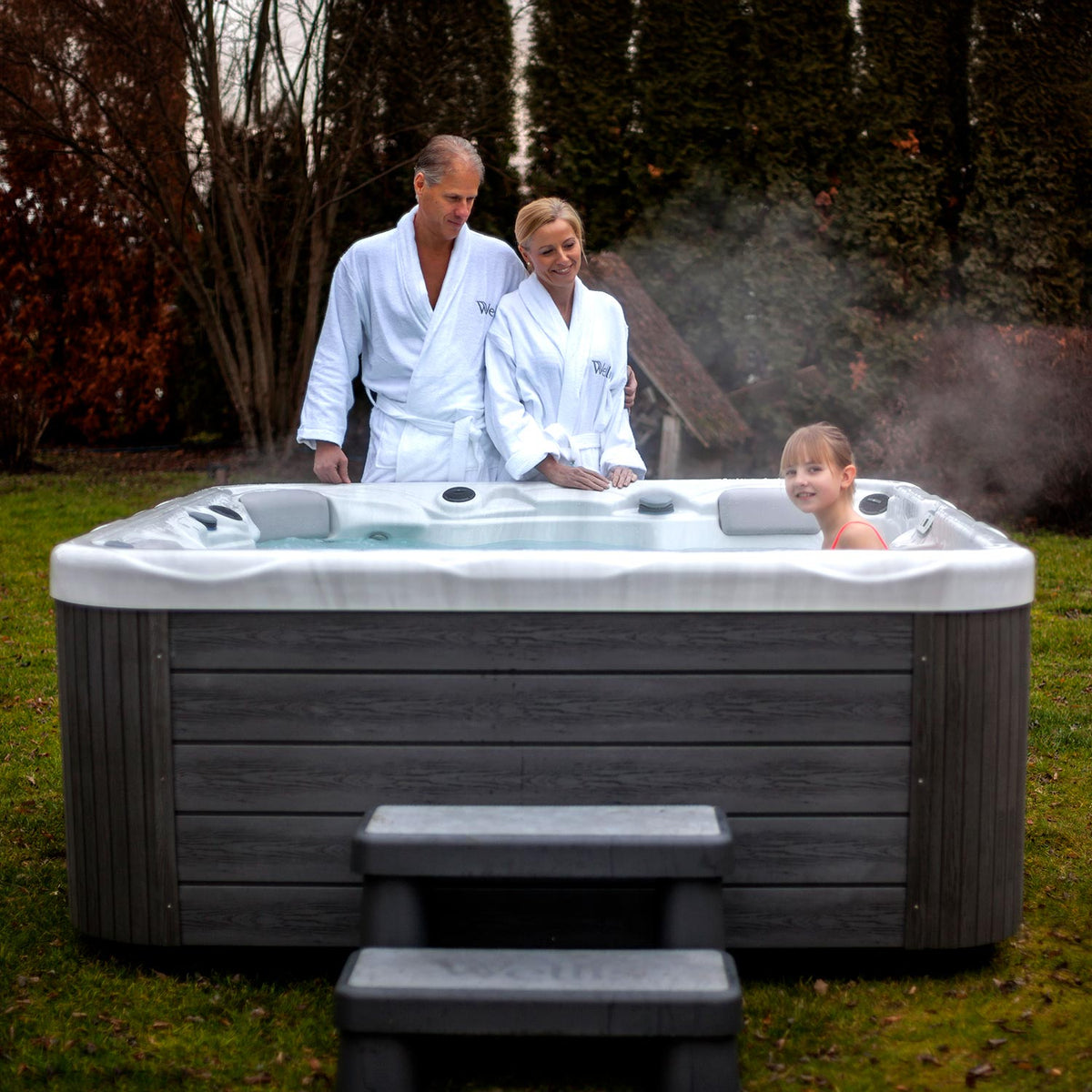 Lifestyle: Wellis Pluto Whirlpool in Benutzung, Motiv 2