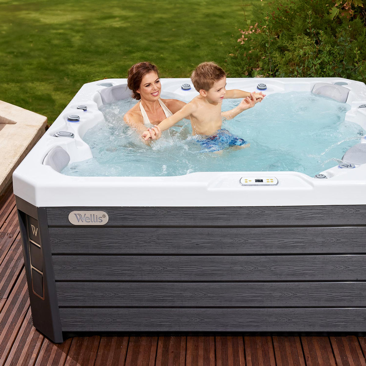 Lifestyle: Wellis Prague Life Whirlpool in Benutzung, Motiv 2
