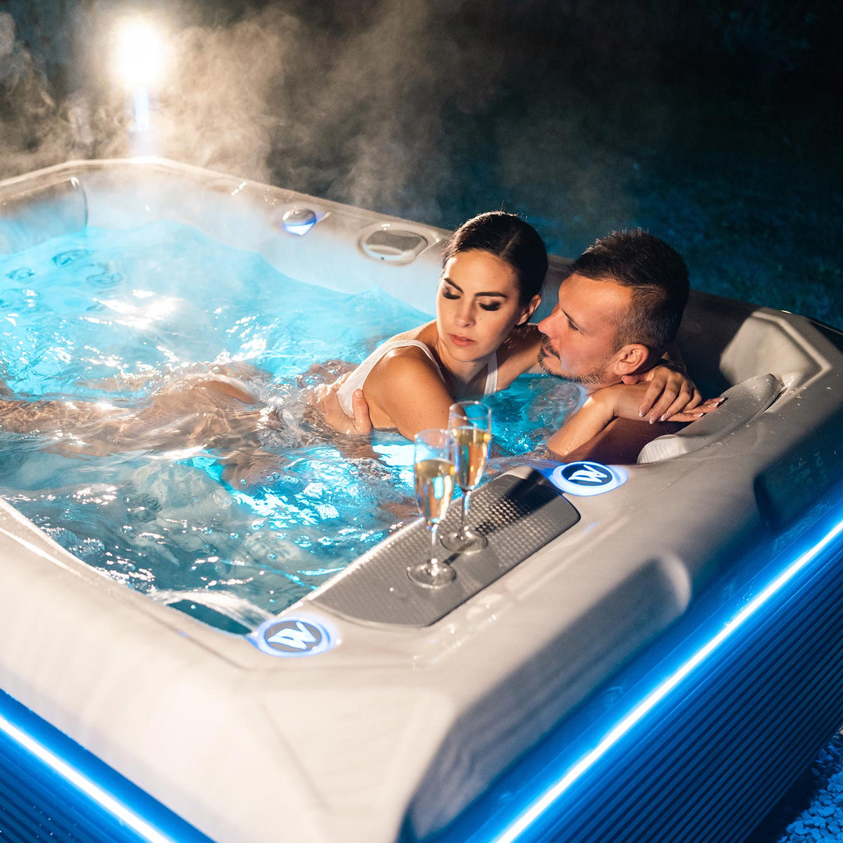 Lifestyle: Wellis Teide Life Whirlpool in Benutzung, Motiv 4