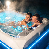 Lifestyle: Wellis Teide Life Whirlpool in Benutzung, Motiv 4