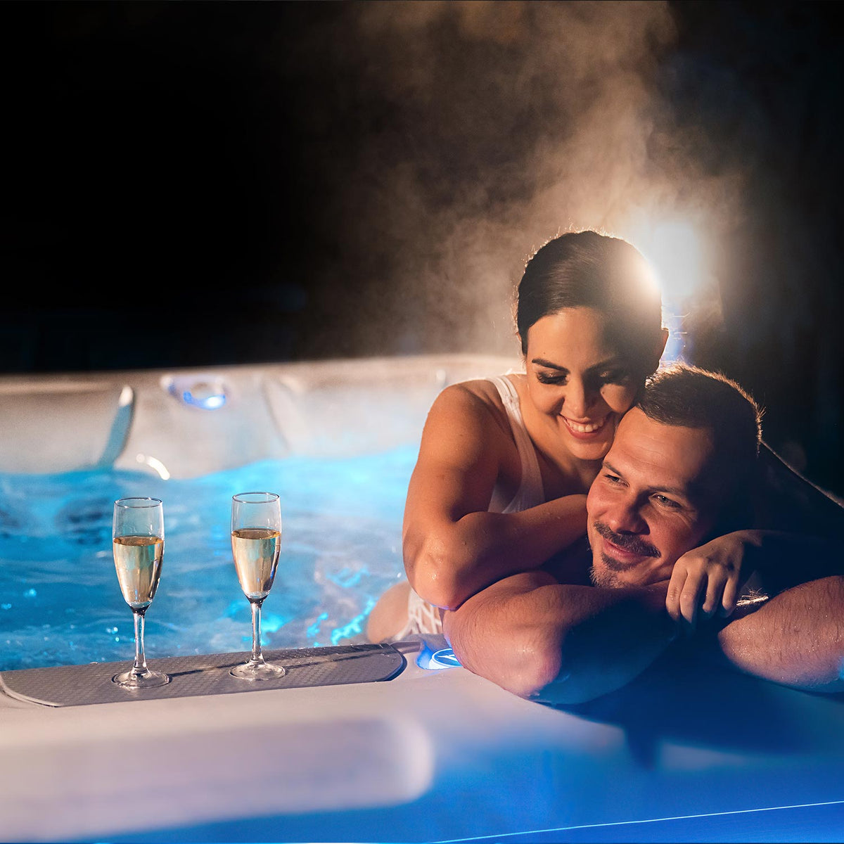 Lifestyle: Wellis Teide Life Whirlpool in Benutzung, Motiv 2
