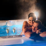 Lifestyle: Wellis Teide Life Whirlpool in Benutzung, Motiv 2