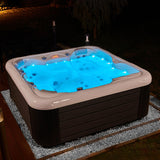 Lifestyle: Wellis Venus Whirlpool in Benutzung, Motiv 6