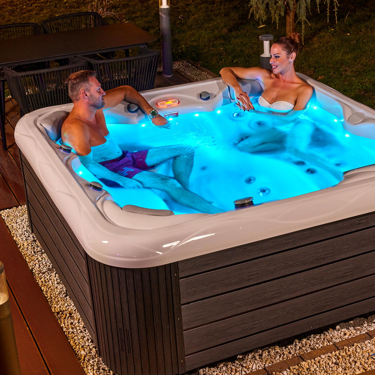 Lifestyle: Wellis Venus Whirlpool in Benutzung, Motiv 5