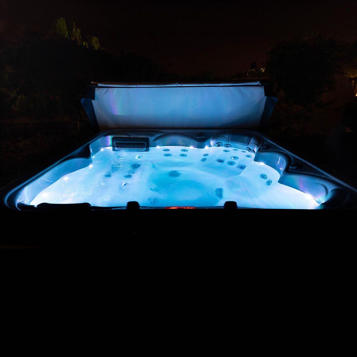 Lifestyle: Wellis Venus Whirlpool in Benutzung, Motiv 8