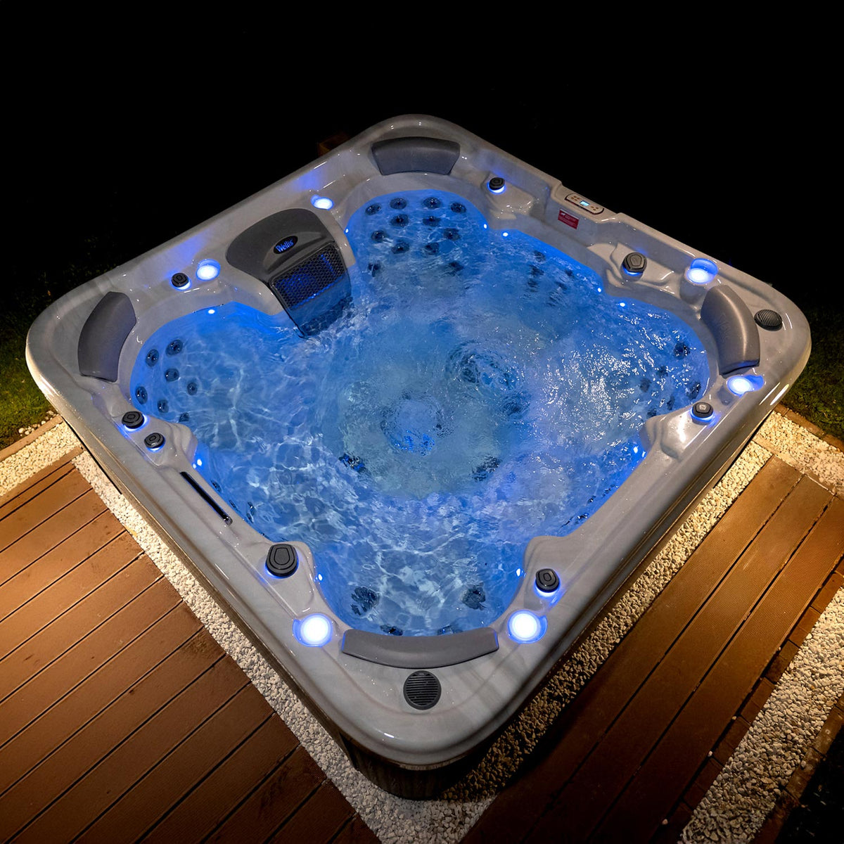 Lifestyle: Wellis Vienna Life Whirlpool in Benutzung, Motiv 2