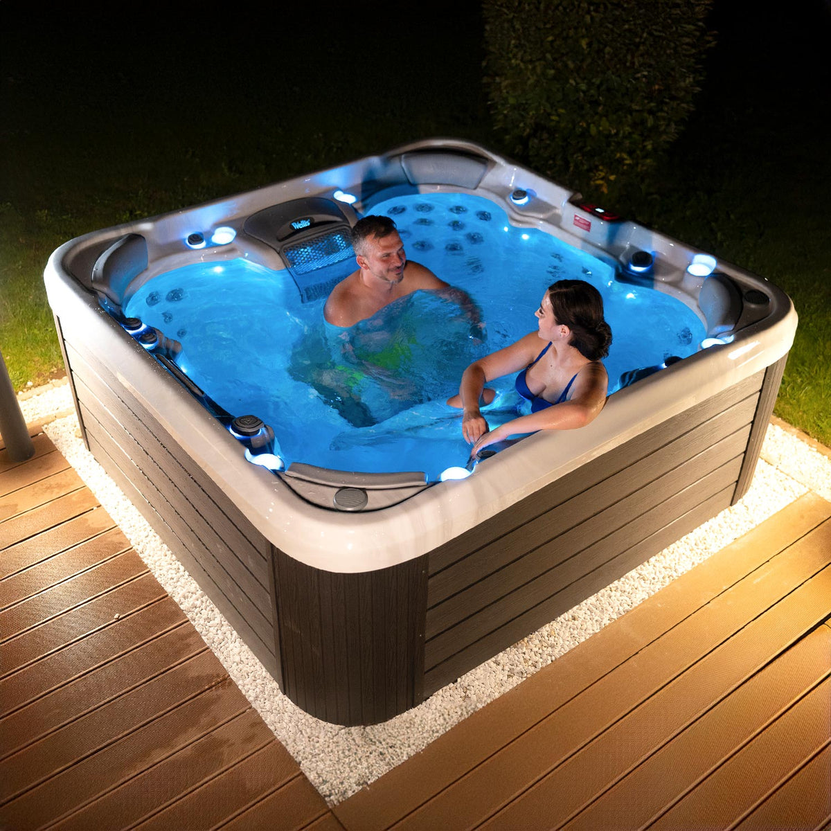 Lifestyle: Wellis Vienna Life Whirlpool in Benutzung, Motiv 1