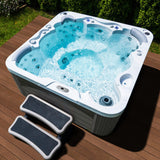 Lifestyle: Wellis Jupiter Whirlpool in Benutzung, Motiv 1