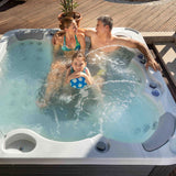 Lifestyle: Wellis Jupiter Whirlpool in Benutzung, Motiv 6