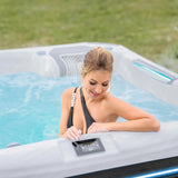 Lifestyle: Wellis Kilimanjaro Life Essential Whirlpool in Benutzung, Motiv 4