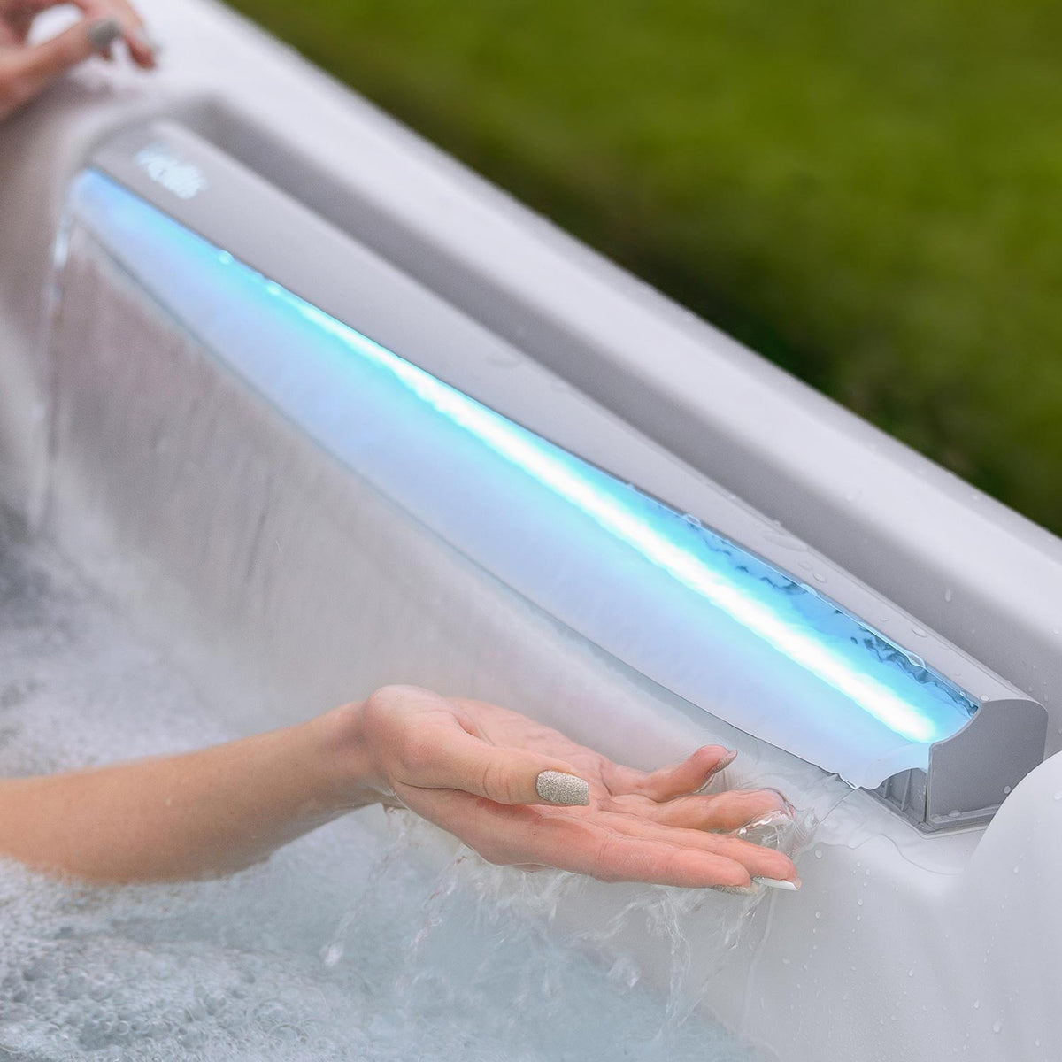 Lifestyle: Wellis Kilimanjaro Life Essential Whirlpool in Benutzung, Motiv 3