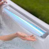 Lifestyle: Wellis Kilimanjaro Life Essential Whirlpool in Benutzung, Motiv 3