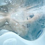 Lifestyle: Wellis Kilimanjaro Life Essential Whirlpool in Benutzung, Motiv 2