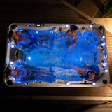 Lifestyle: Wellis Olympus Whirlpool in Benutzung, Motiv 2