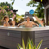 Lifestyle: Wellis Pluto Whirlpool in Benutzung, Motiv 5