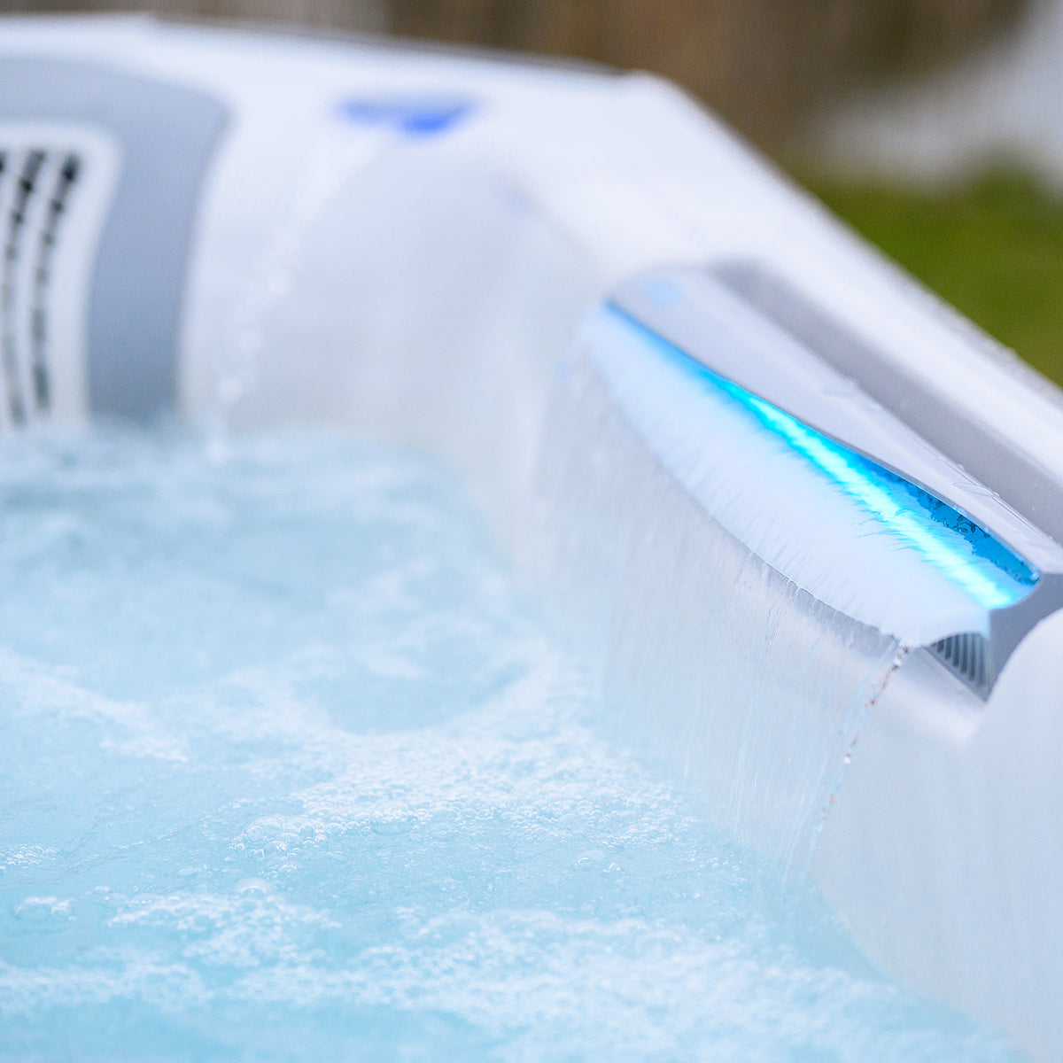 Lifestyle: Wellis Kilimanjaro Life Essential Whirlpool in Benutzung, Motiv 7