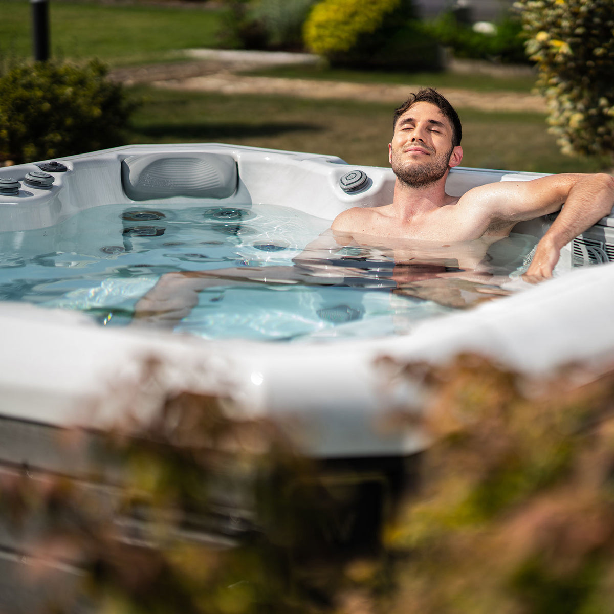 Lifestyle: Wellis Malaga Life Whirlpool in Benutzung, Motiv 4