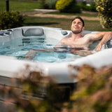 Lifestyle: Wellis Malaga Life Whirlpool in Benutzung, Motiv 4